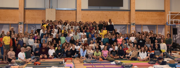 2025 foto's van de conventie met Abhijata Iyengar